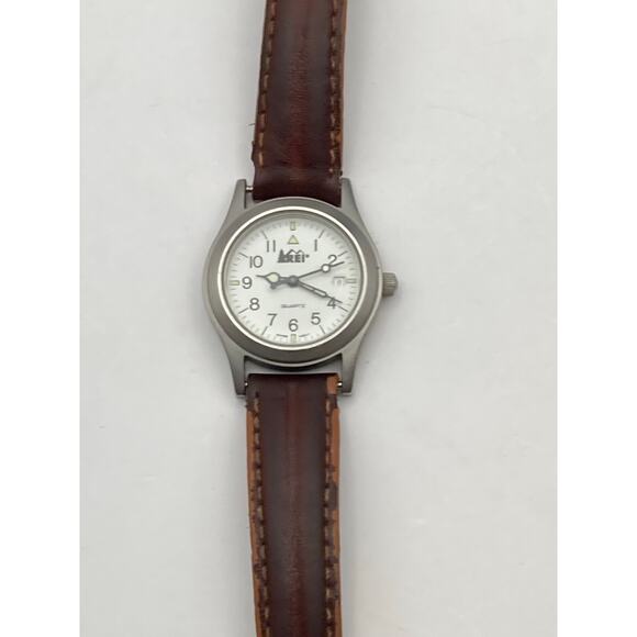REI Swiss Movement Women's Watch  27mm Quartz -  Date Time New Battery - WR 5ATM - Picture 10 of 12